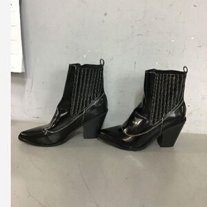 Shoe Dazzle Size 10 boots